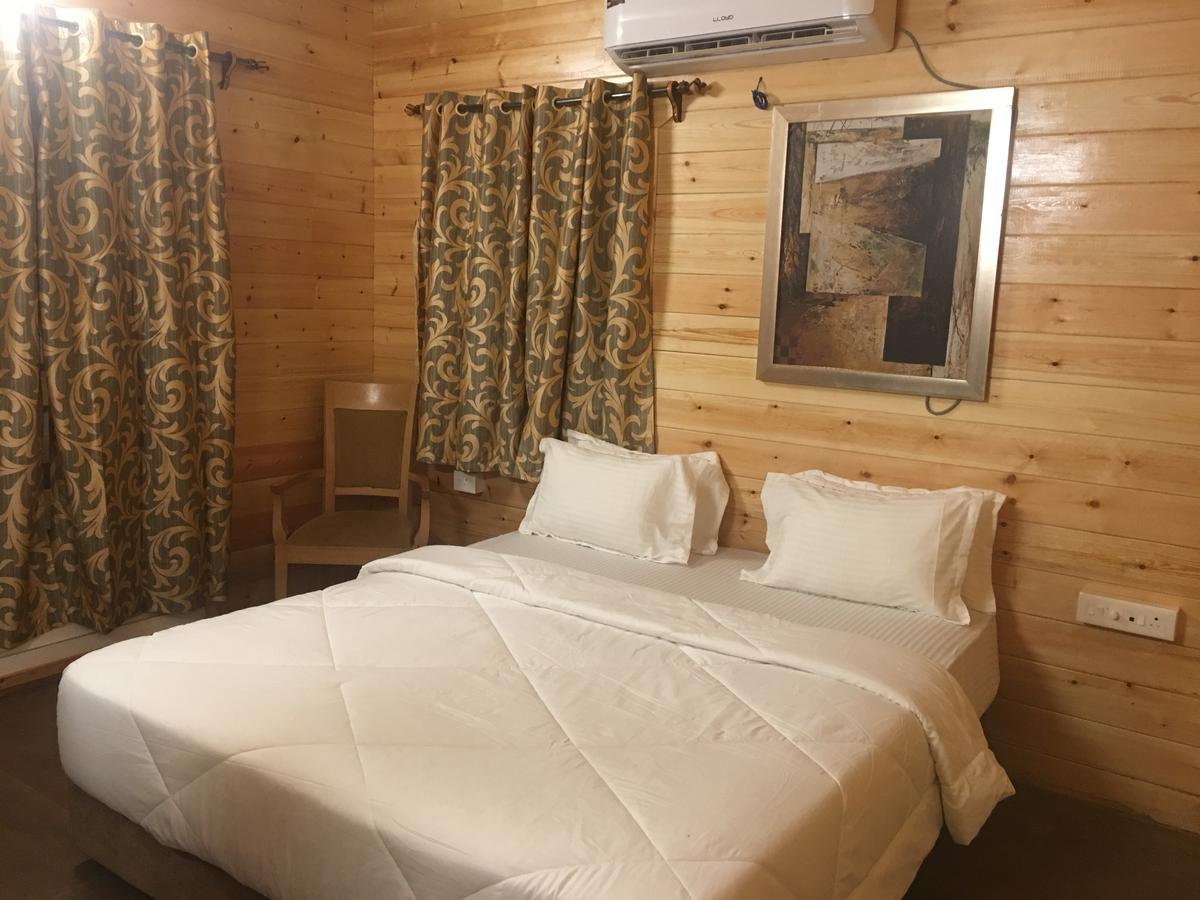 Tiara Fiesta Beach Cottages Morjim Exterior foto
